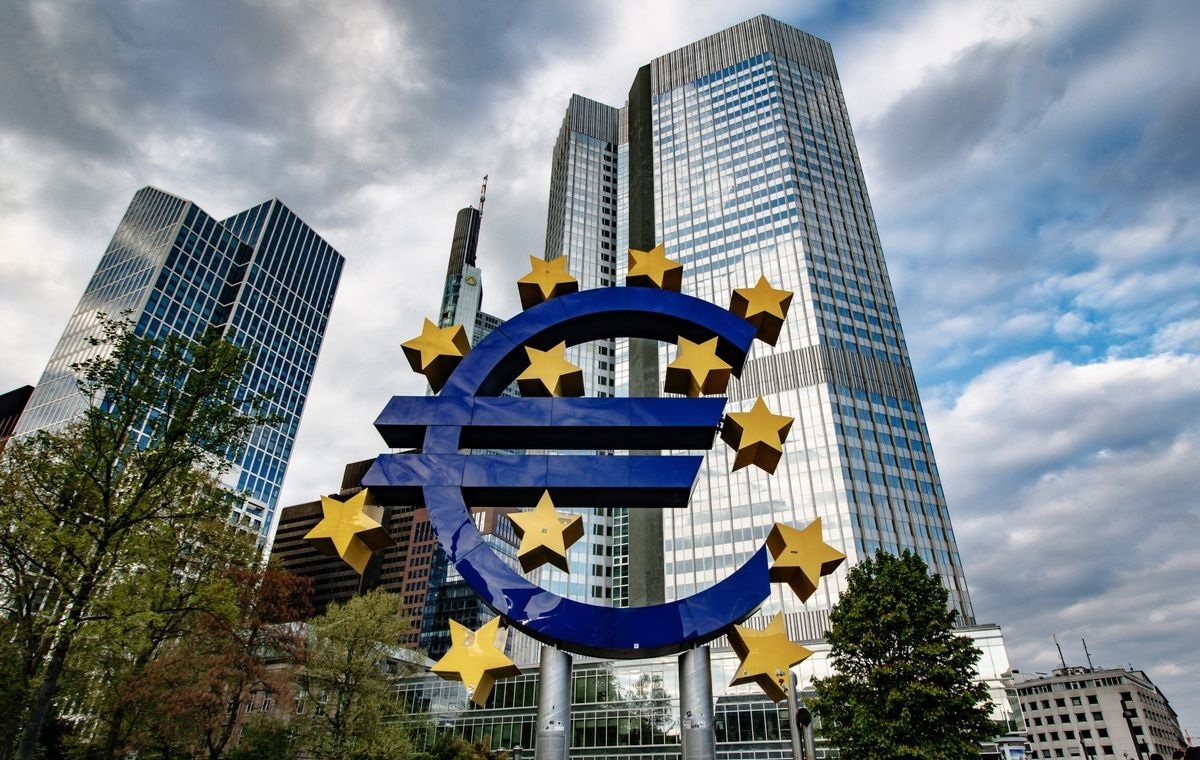 Global central banks diverge