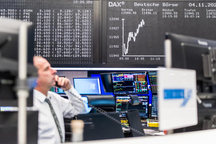 Year-end rally stalls: stocks and bonds both see declines