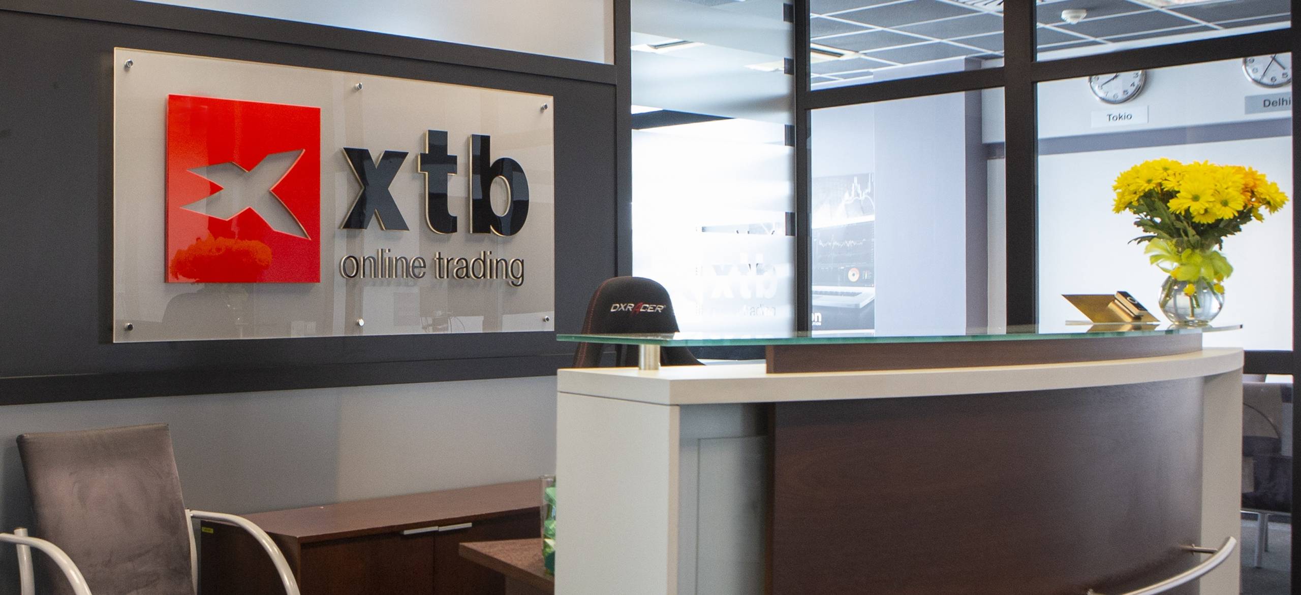 xtb surpasses one million customers