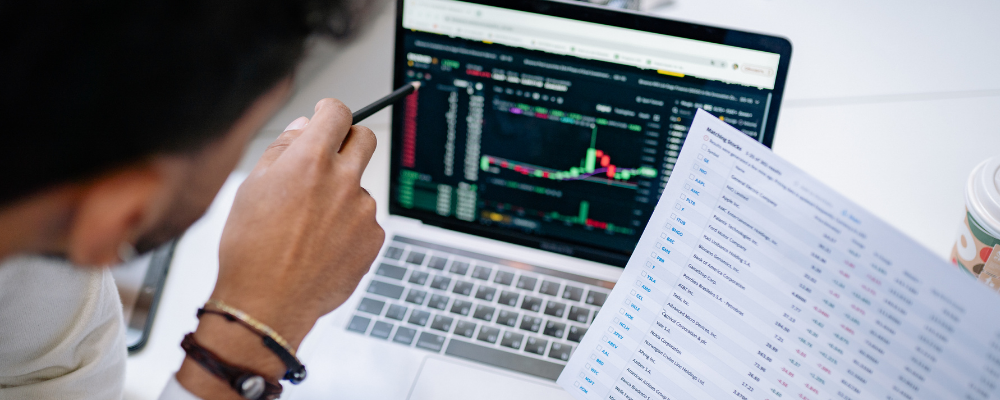 Correlation management in FX trading