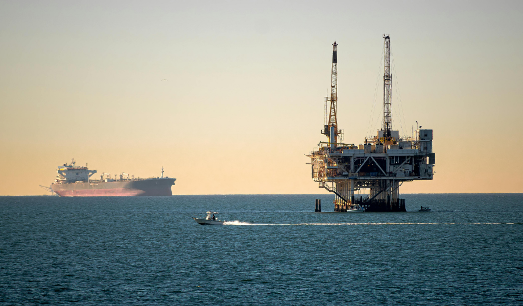 brent oil 100 iran war hormuz crisis