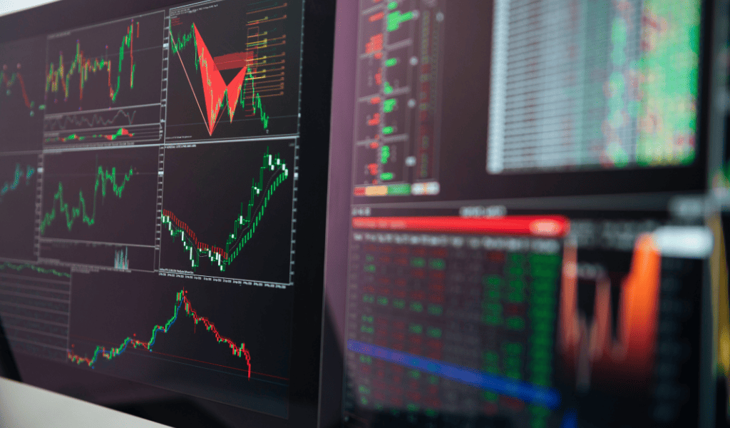 Stocks Sink 3.5%, Gold Plunges 4% as US-Iran Hormuz Crisis Deepens